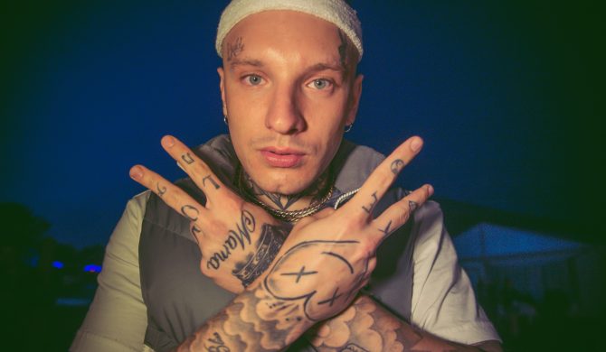 Fanka Smolastego zemdlała tuż przed jego koncertem. Wokalista po występie pojechał do niej i zagrał prywatny koncert