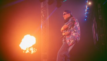 Żabson zrobił stage diving wprost do basenu