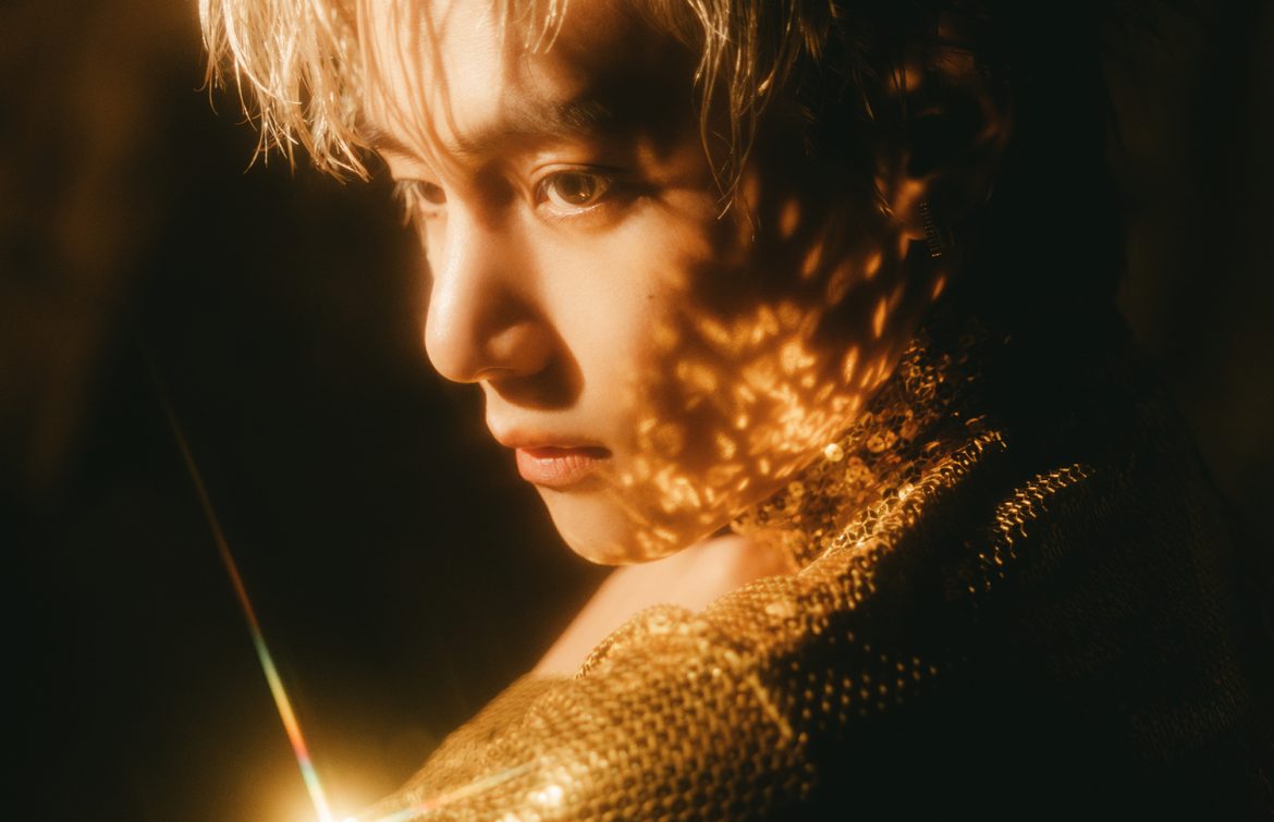 V z BTS debiutuje z „Layover”