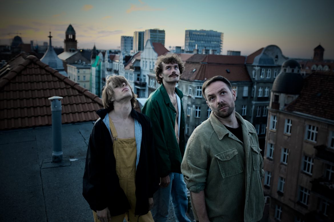 Trio Łona x Konieczny x Krupa rusza w trasę koncertową i zapowiada nowe wydawnictwa związane z płytą „TAXI”