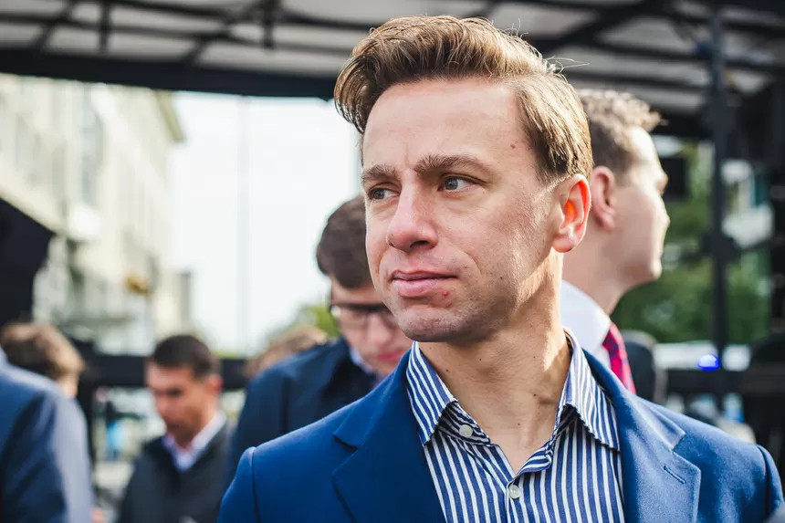 Krzysztof Bosak zwietrzył poparcie wśród słuchaczy rapu. Polityk odkrył w sobie hiphopową przeszłość