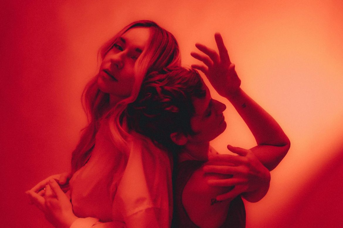 Aleksandra Domańska w nowym klipie PAULI ROMY