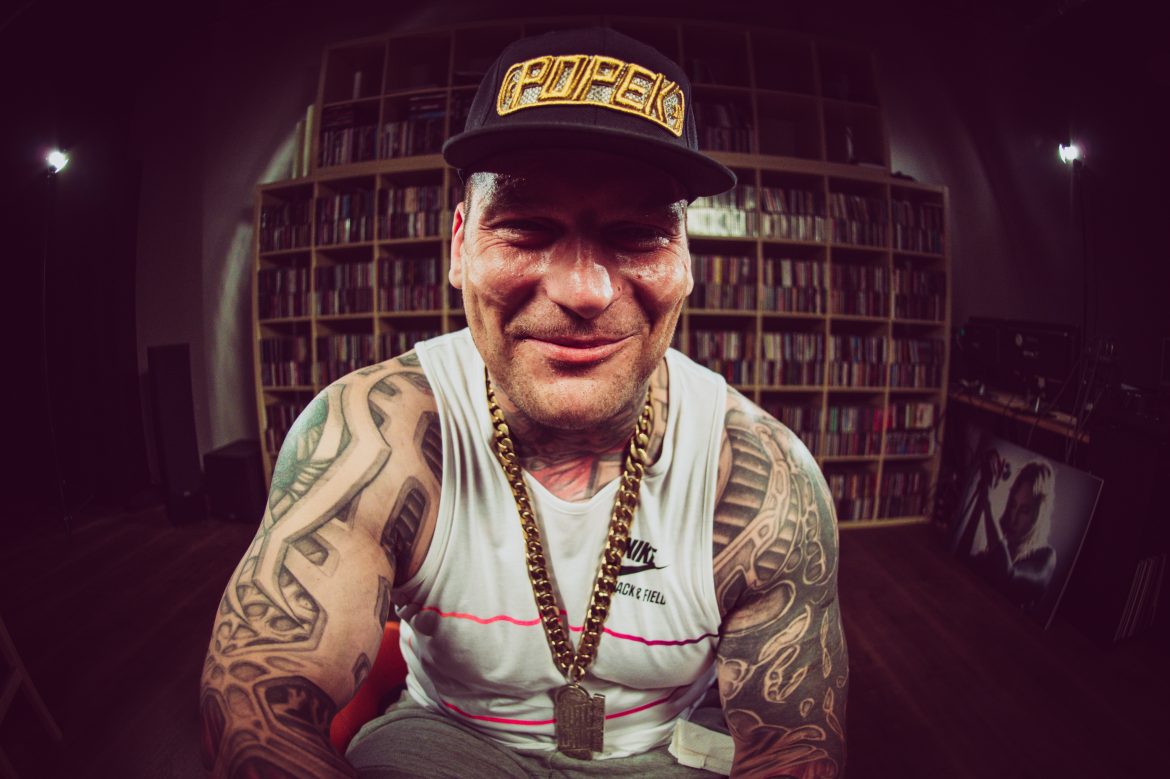 Nie dojdzie do walki Popka z Pawłem Jóźwiakiem w FAME MMA. Ten ma nowego przeciwnika i twierdzi, że przyjmowane przez Popka substancje zżarły mu mózg