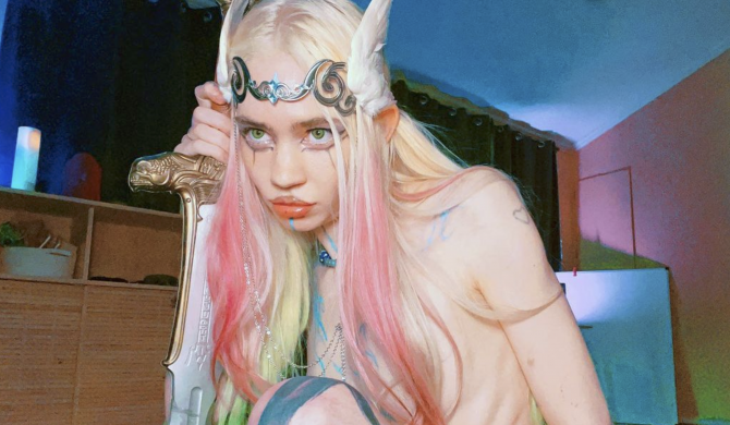 Grimes pozywa Elona Muska