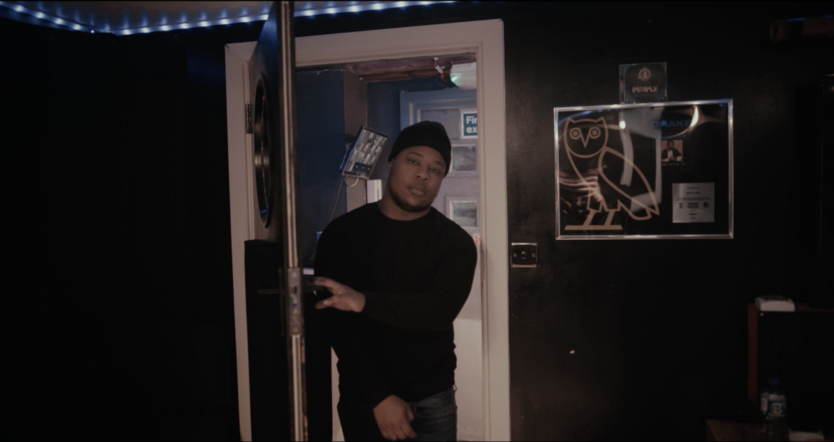 Reprezentant Asfaltu z klipem nagranym londyńskim studiu, w którym nagrywali m.in. Wiz Khalifa, Drake czy Jack Harlow