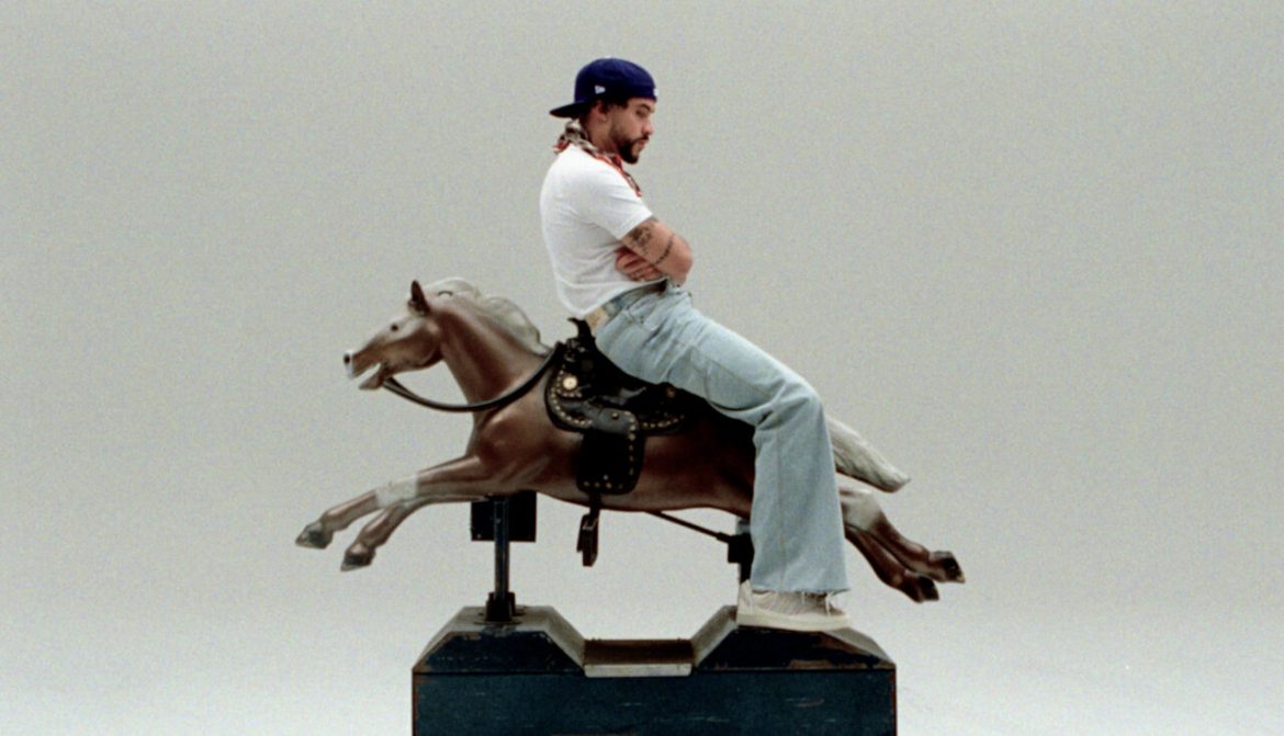 Bad Bunny odpowiada na konserwatywną krytykę po ogłoszeniu jego występu na Super Bowl: „Macie cztery miesiące, żeby się nauczyć”