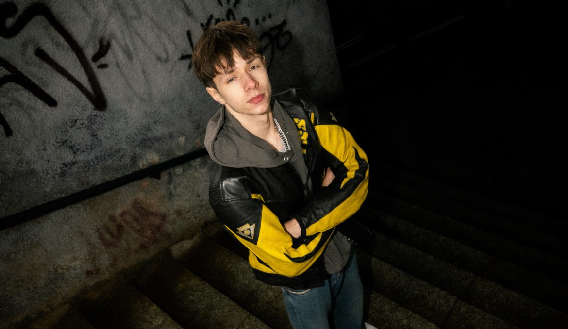 NIKOŚ chciałby być wielki jak Freddie Mercury