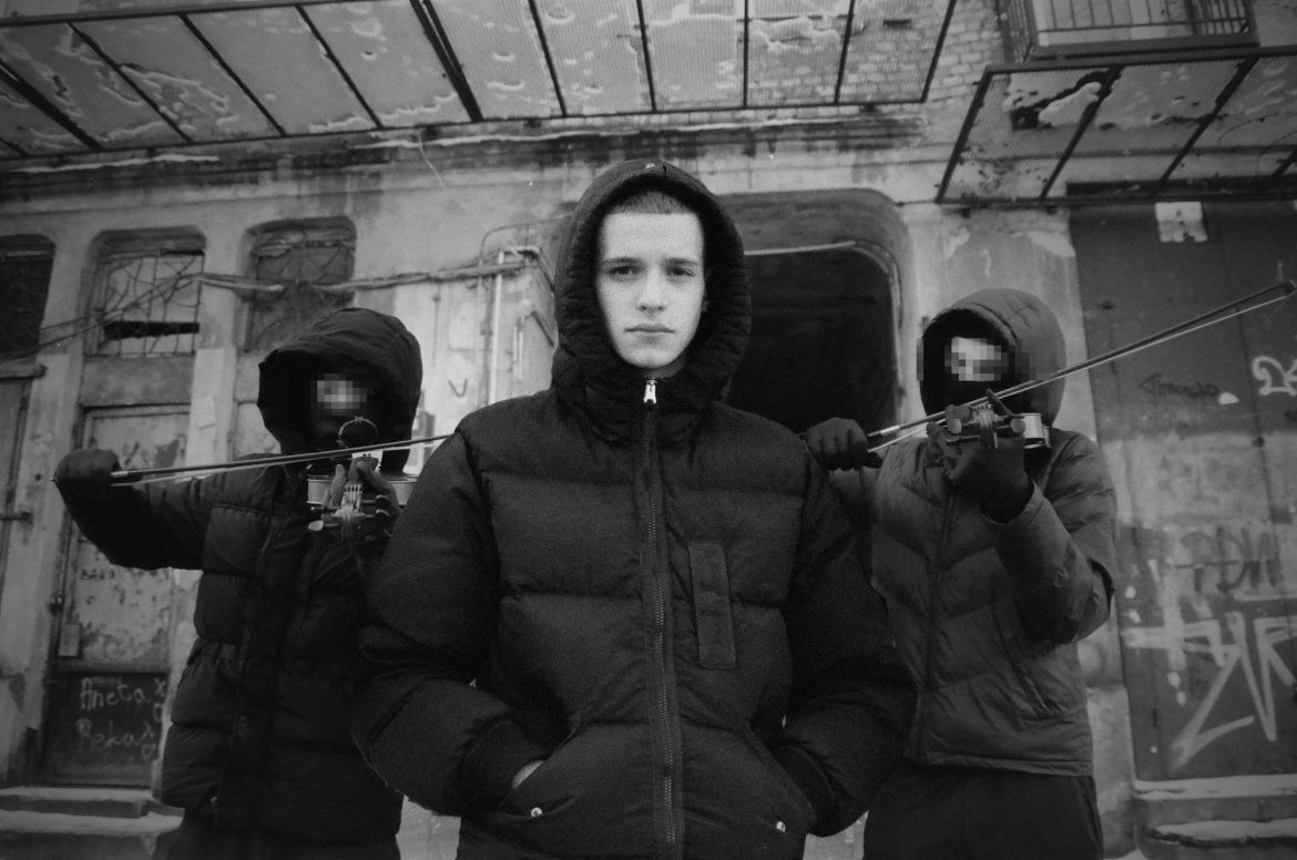 17-latek z warszawskiej Pragi debiutuje kawałkiem z samplem Molesty