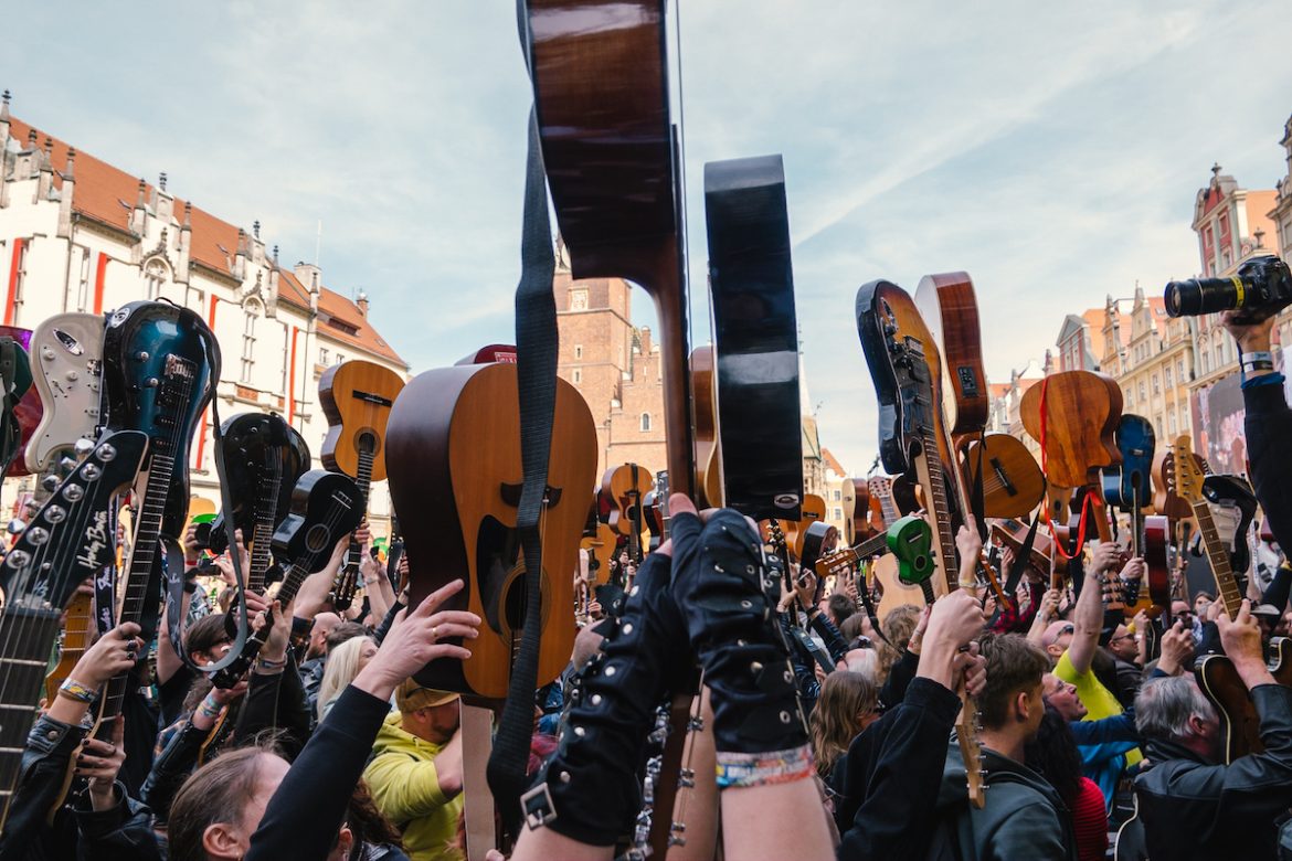 Rekordowa liczba gitarzystów na wrocławskim Rynku