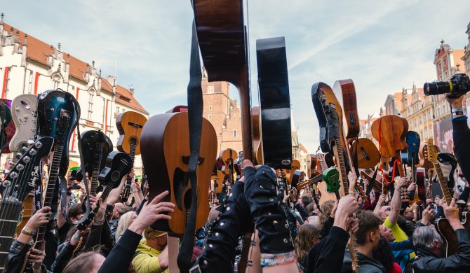 Rekordowa liczba gitarzystów na wrocławskim Rynku