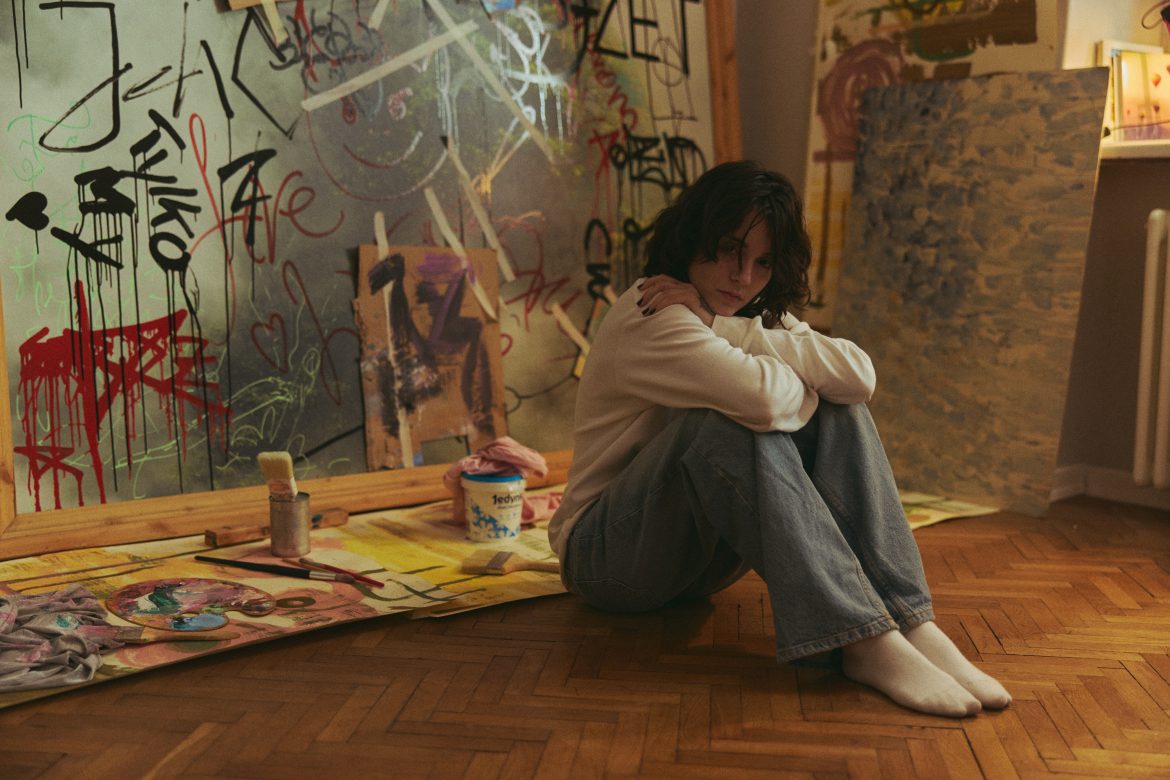 Była hypemanka Young Leosi otwiera się przed słuchaczami w romantycznej balladzie