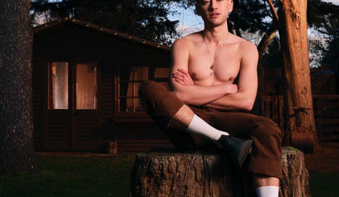 Olly Alexander z eurowizyjnym singlem „Dizzy”