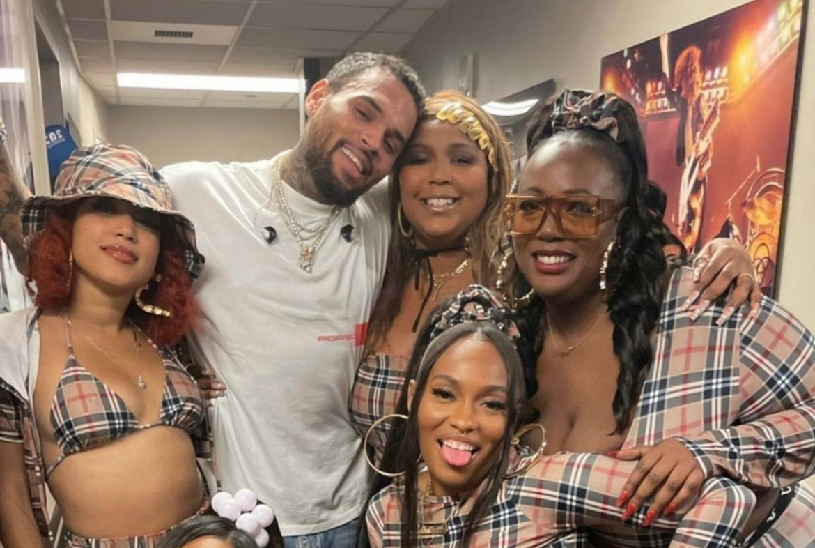 Lizzo nawała Chrisa Browna swoją „ulubioną osobą na całym piep**nym świecie”. Spadała na nią fala krytyki