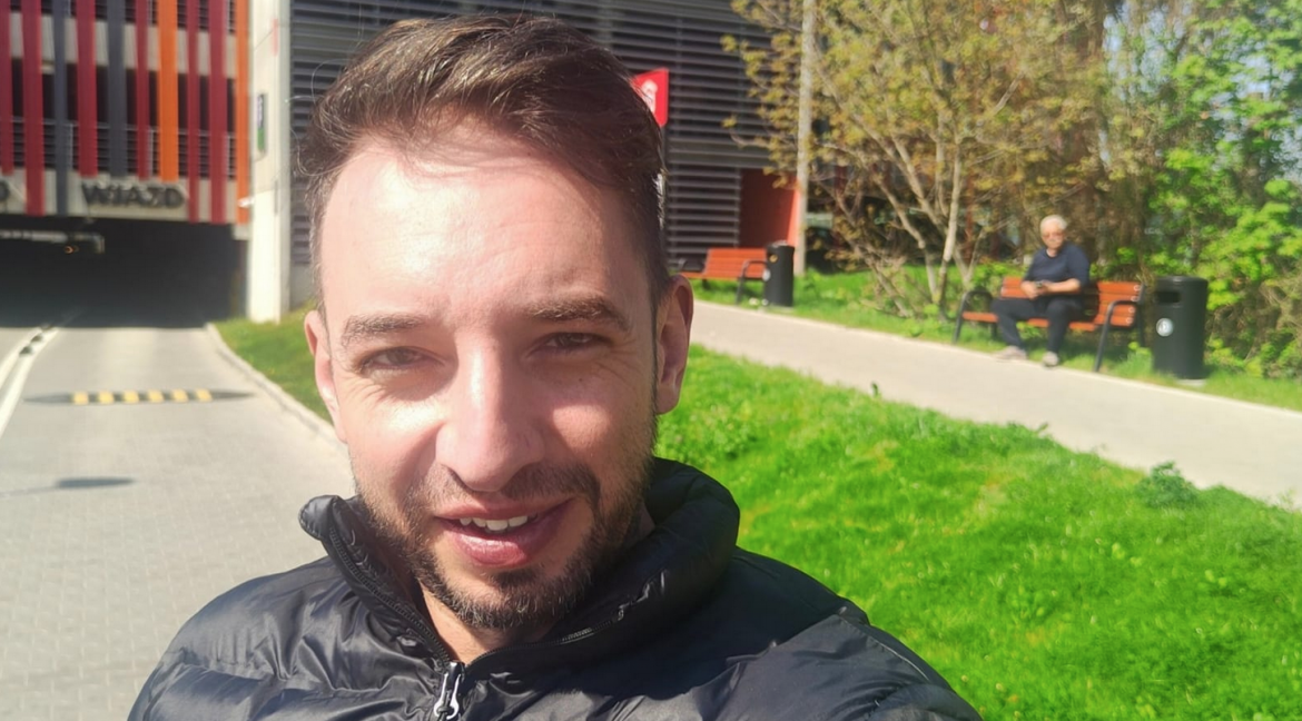 Fan narzekał na ceny biletów na koncert Łez Adama Konkola. W odpowiedzi zespół nazwał go „biedą”