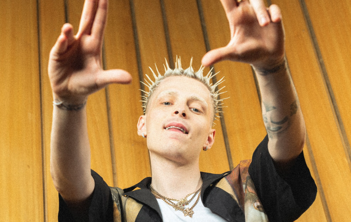 „Gdybym o wszyskich nie dbał, z plików ułożyłbym wieżę, w której mogłaby zamieszkać” – OKI nie zwalnia tempa