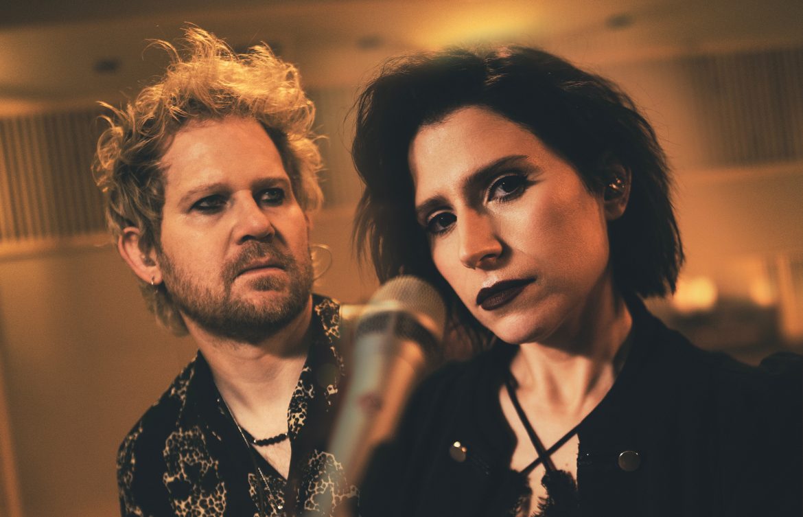 Twórcy „Emily” wracają z rockową klasyką