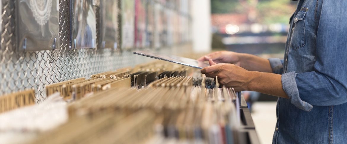 ZPAV przyznał dwie diamentowe płyty. Obie za rapowe albumy