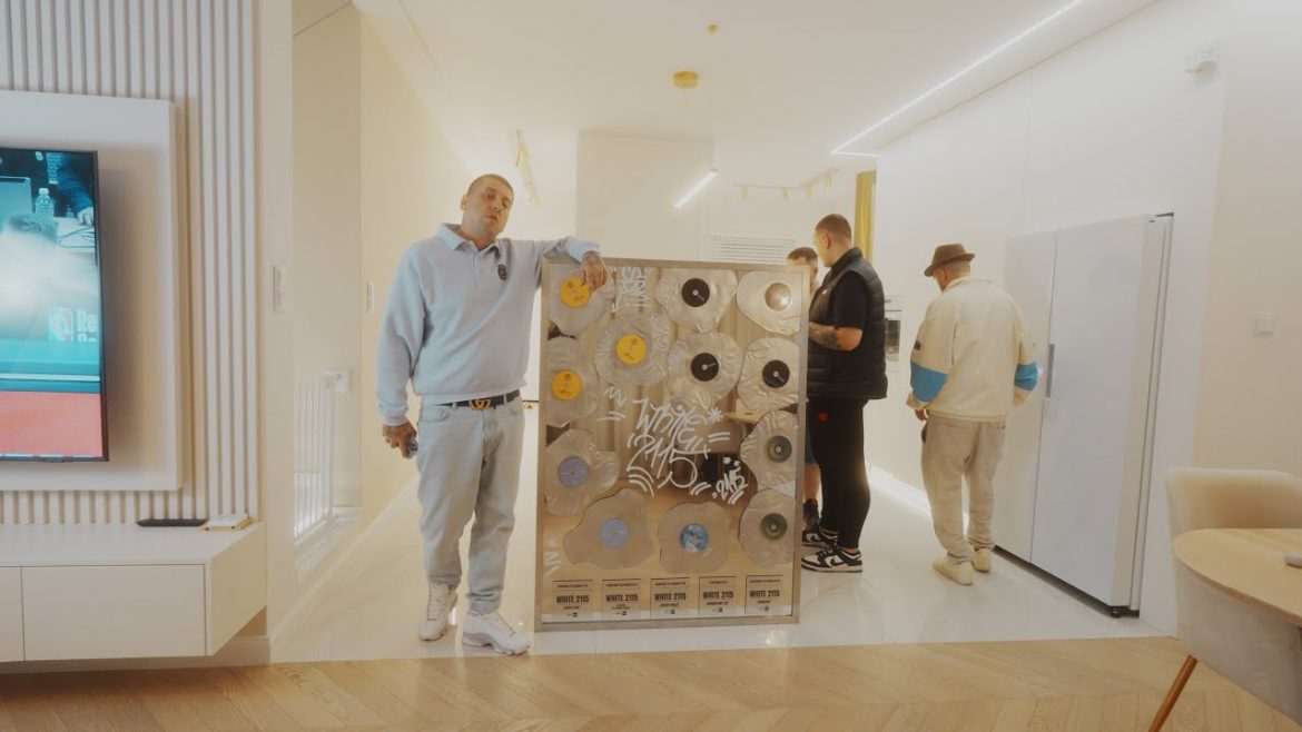 Białas kończy beef z White’em. „Czuję się, jakbym bawił się z synem w pochowanego”