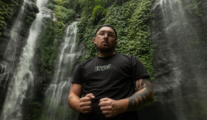 Miszel prezentuje dokument „Powrót do światła”