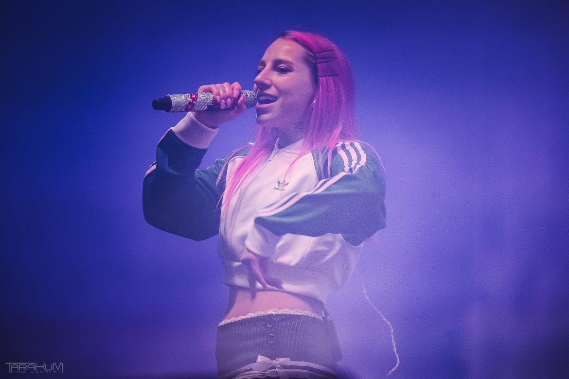 Young Leosia wskazała swoją ulubioną muzyczną kooperację. Artystka zdradziła również, który artysta najbardziej ją inspiruje