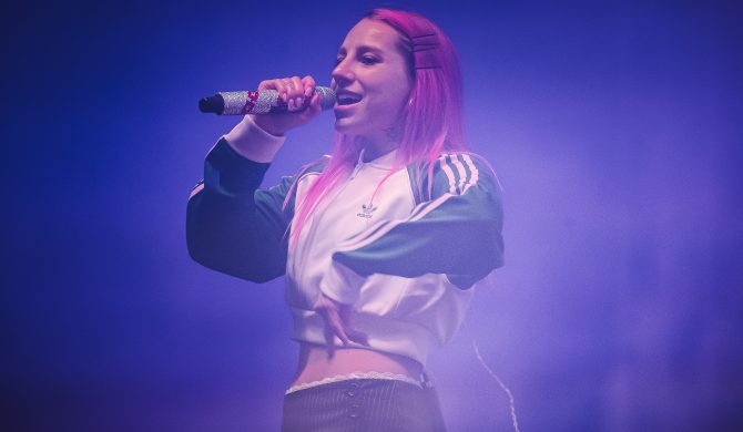 Young Leosia wskazała swoją ulubioną muzyczną kooperację. Artystka zdradziła również, który artysta najbardziej ją inspiruje