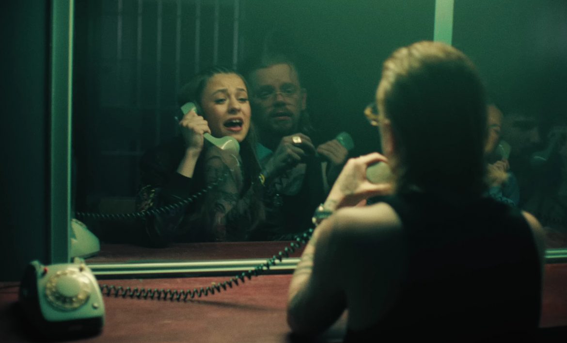 kuqe 2115 i bambi w więziennym love songu