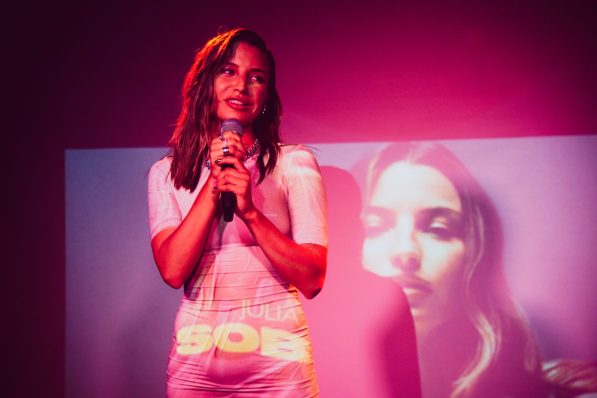 Kayax próbował blokować premierę nowego singla Julii Wieniawy?