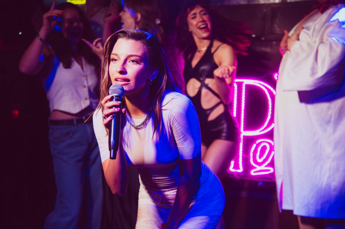 Julia Wieniawa zbiera armię i idzie na wojnę z Kayaxem