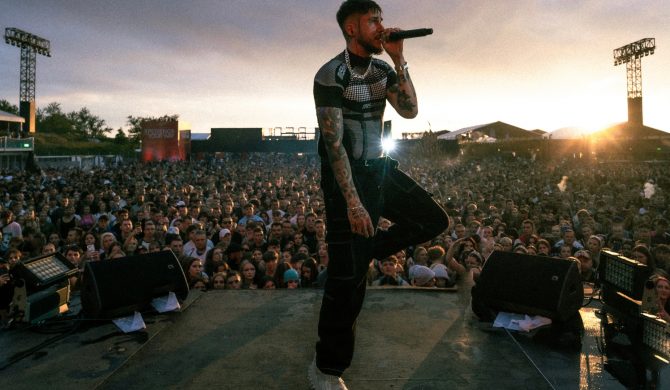 ReTo wyśmiewa Edzia i Sentino w nowym singlu