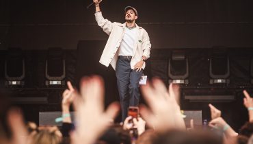 Taco Hemingway na scenie podczas koncertu Bedoesa 2115