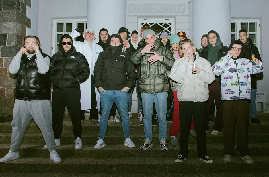 Były reprezentant SBM Labelu nagrał cały kawałek, w którym przeprasza wytwórnię