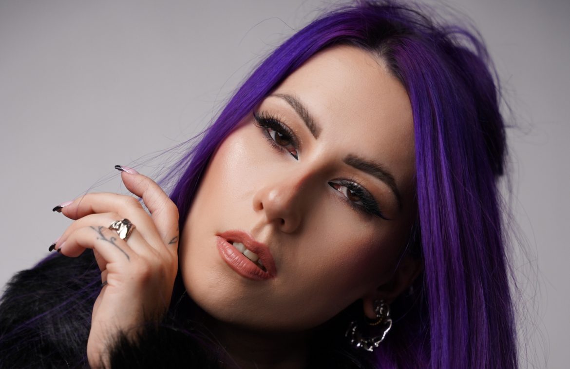 Efi prezentuje nowy singiel „Double Life”