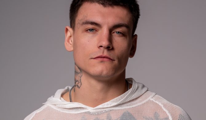 „Jak Kizo nie mam czasu na depresję, ale dziw** mnie dopadła”. Frosti wraca do domu z nową EP