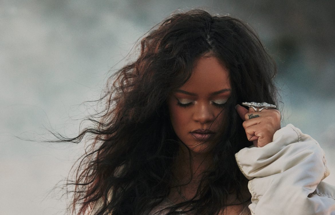 Rihanna rodziła w perłach i okularach przeciwsłonecznych