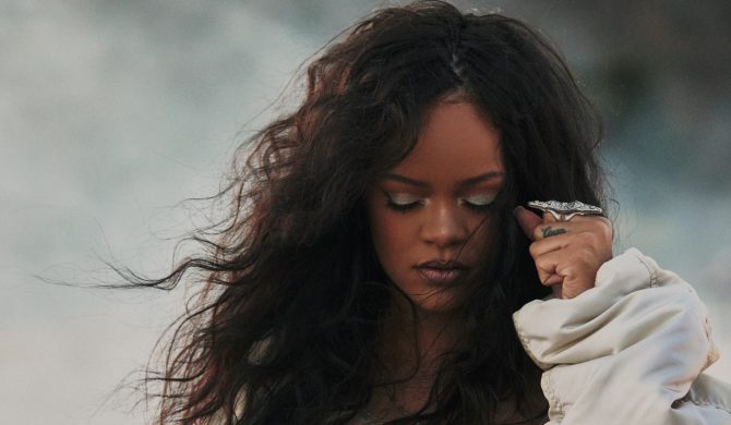 Rihanna rodziła w perłach i okularach przeciwsłonecznych