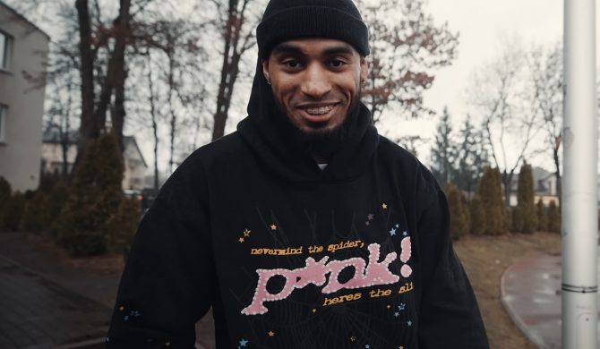 Alberto „obkupi szkołę w sprzęt sportowy”