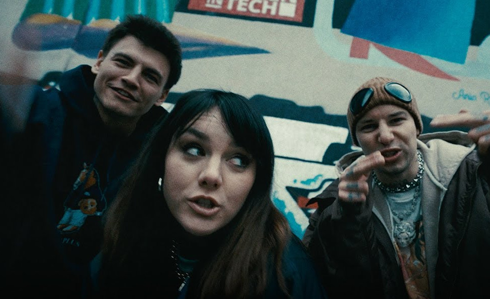 Ewa Farna i Żabson w nowym klipie Frostiego