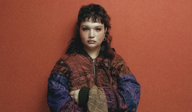 Lola Young odwołuje występ z powodu „delikatnej sprawy” związanej z jej zdrowiem psychicznym