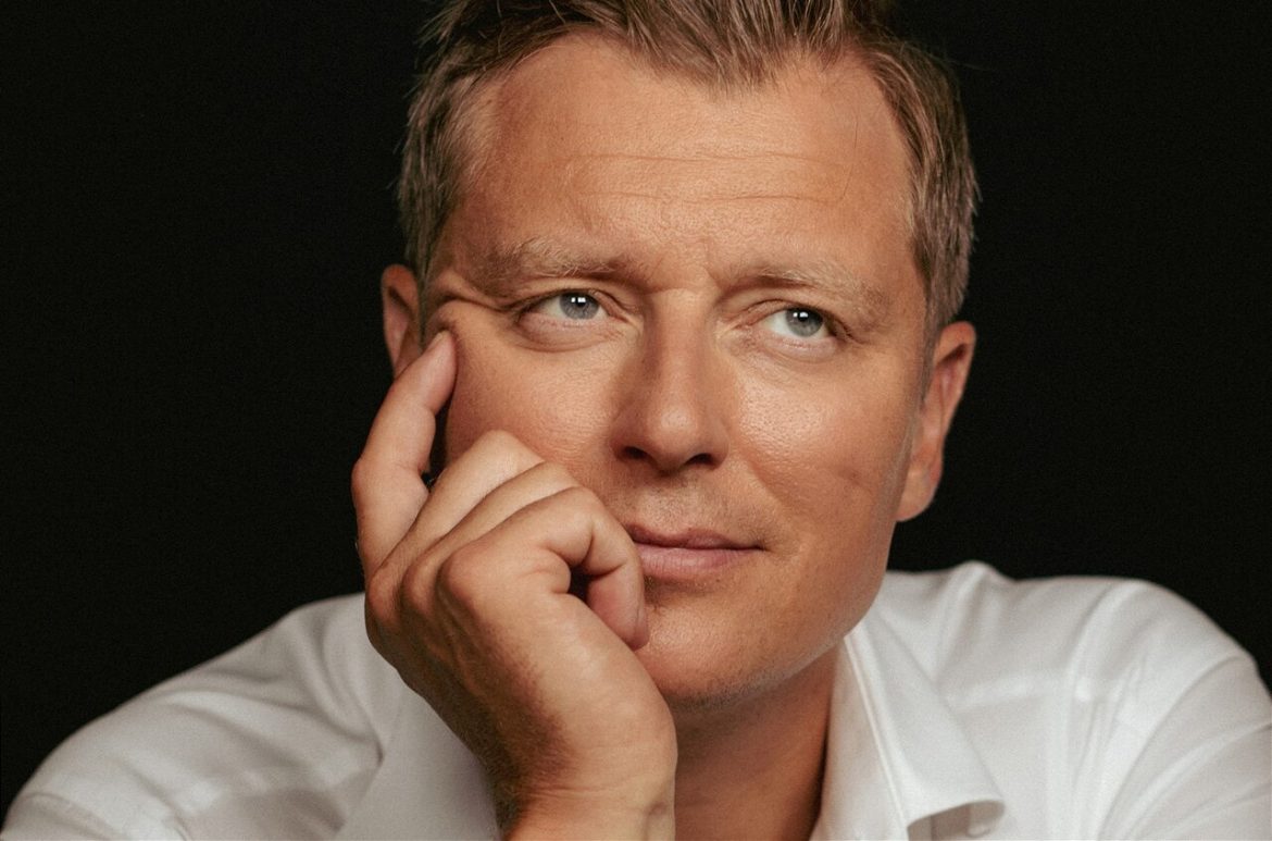 Rafał Brzozowski ma stalkerkę. „Uważa się za moją żonę”