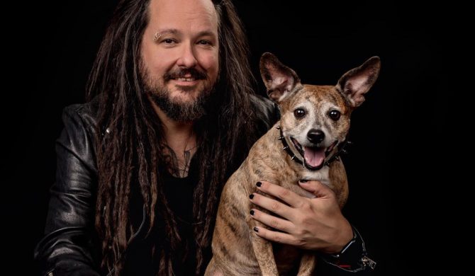 Wokalista Korn wypuszcza luksusową kolekcję gadżetów dla psów. Moda dla zwierząt w stylu rockowym i punkowym