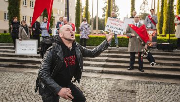 Krucjata różańcowa – zdjęcia z protestu przed wrocławskim koncertem Behemotha