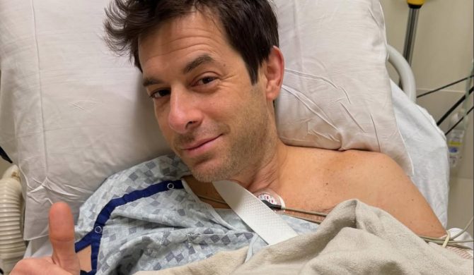 Mark Ronson trafił do szpitala po wypadku na scenie