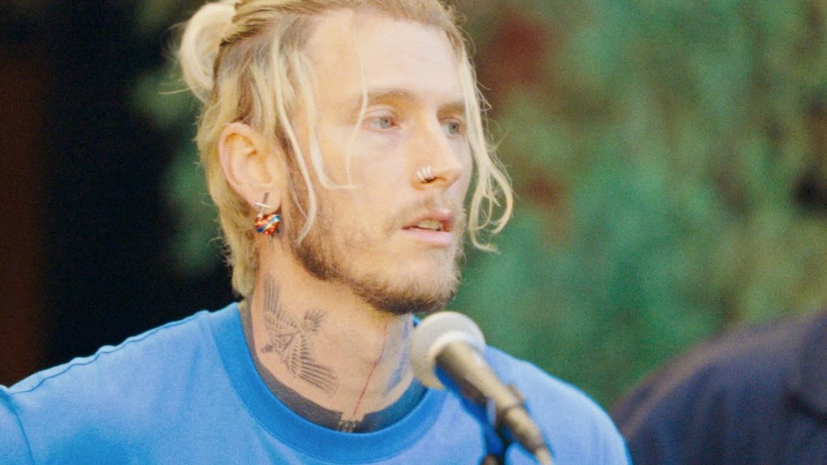 mgk zaskakuje kolejnym nietuzinkowym coverem