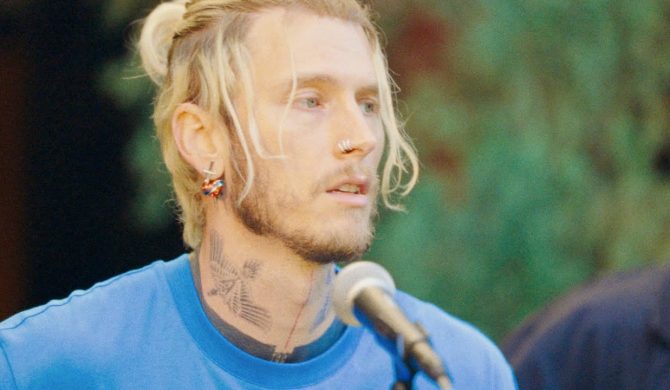 mgk zaskakuje kolejnym nietuzinkowym coverem