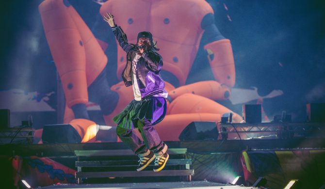 „Nie wiem, kto wyznaczył granicę między kobiecością a męskością, ale dla mnie ta granica nie istnieje”. A$AP Rocky przyznaje, że nosi ubrania Rihanny