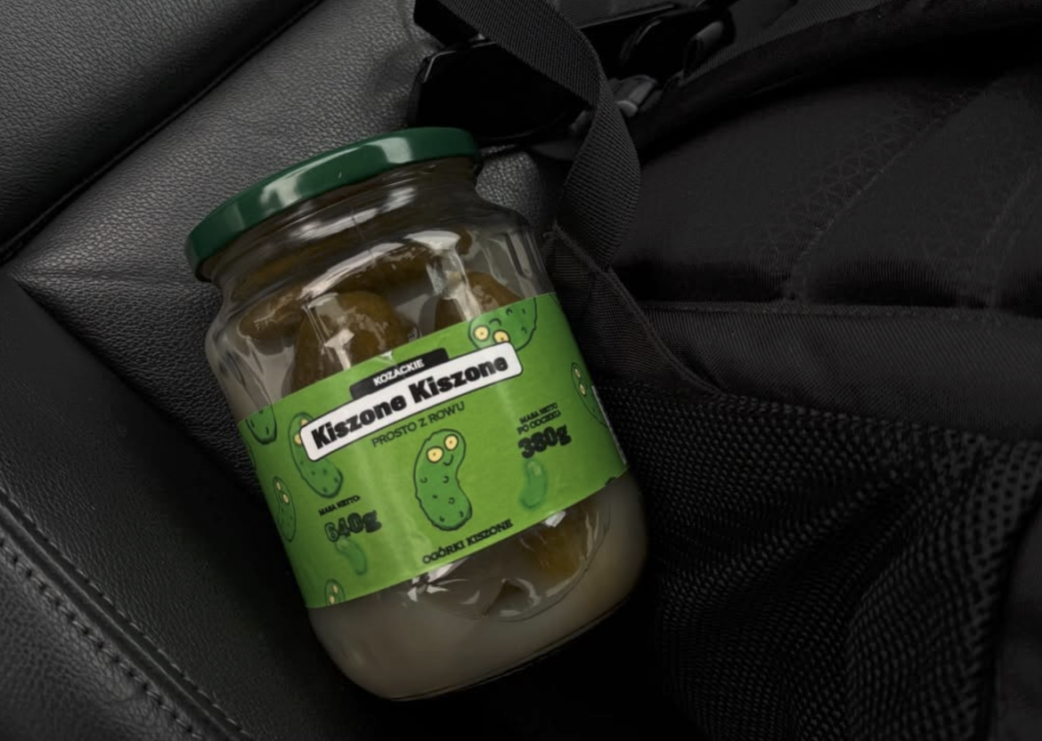 Polski raper dodaje ogórki kiszone do preorderu swojej płyty. Box ze słoikiem wyceniono na 250 PLN-ów