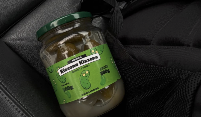 Polski raper dodaje ogórki kiszone do preorderu swojej płyty. Box ze słoikiem wyceniono na 250 PLN-ów