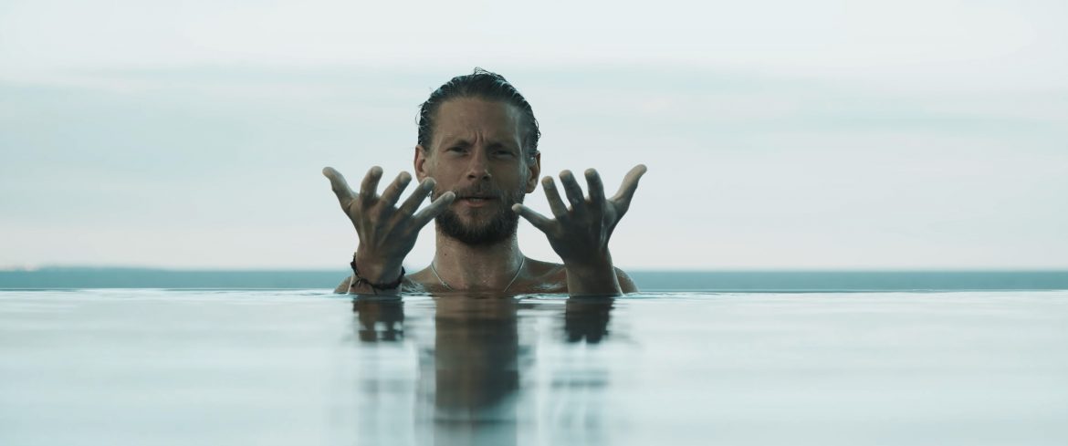 Sebastian Fabijański: „Miłość to ponoć narkotyk, więc daj mi się naćpać”