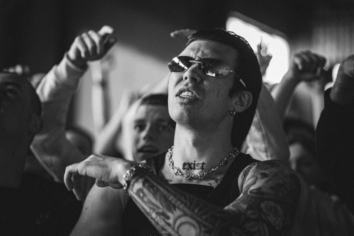 „KONTRA” VAE VISTICA czyli energia tłumu, głos jednego artysty