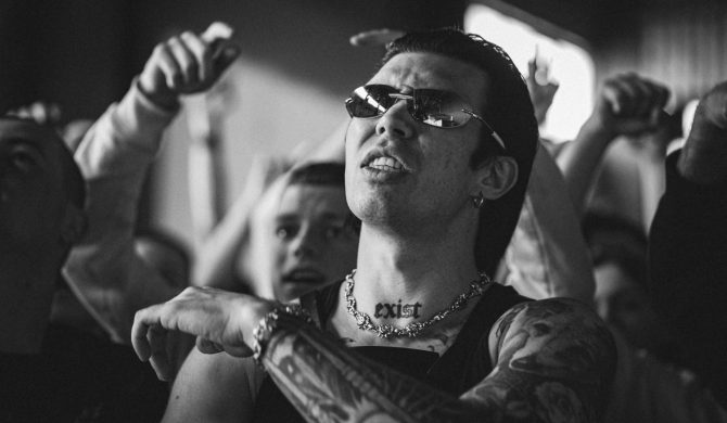 „KONTRA” VAE VISTICA czyli energia tłumu, głos jednego artysty